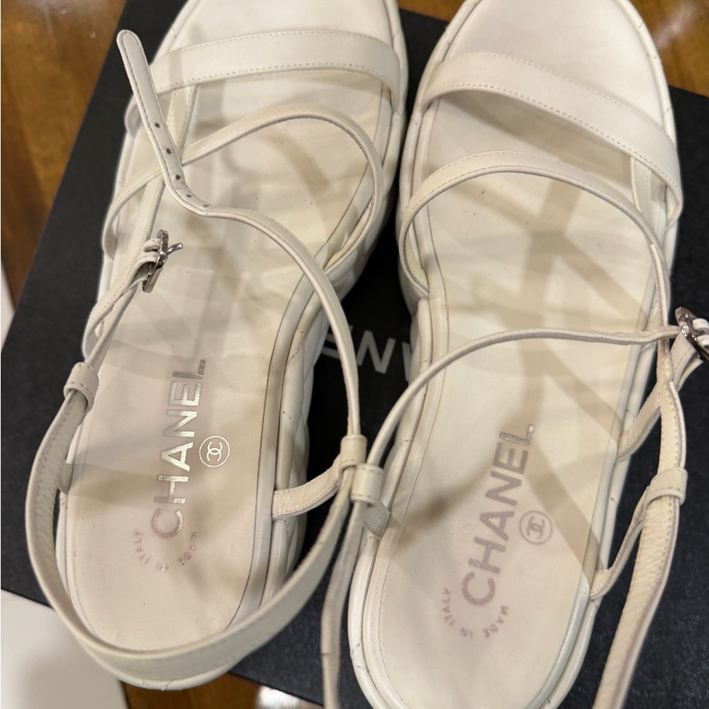 CHANEL White Quilted Heeled Sandals - Picture 4 of 7